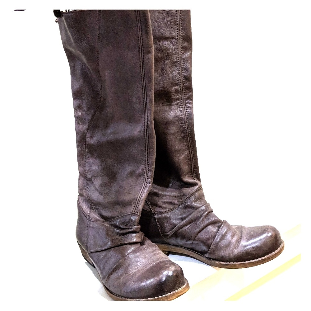 Stylish Mtng brown leather knee boot